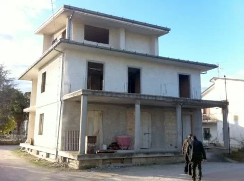 Commercial property 600 m² in Terni, Italy