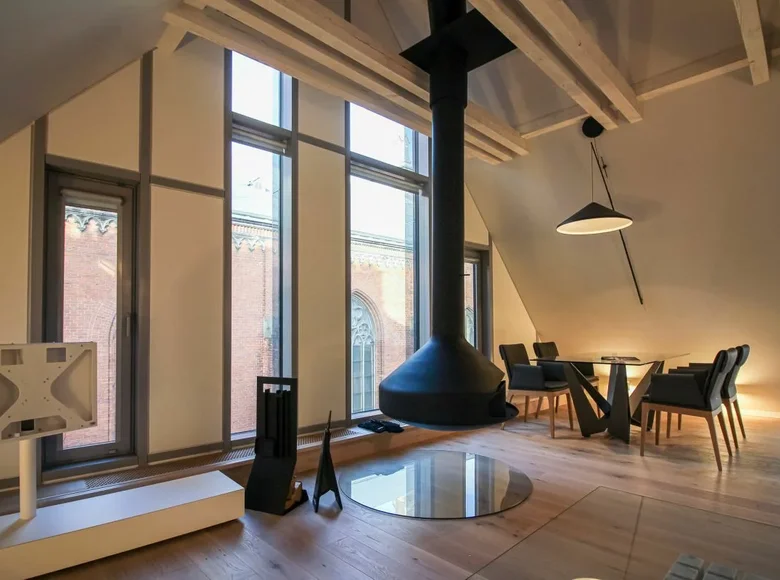 Mieszkanie 2 pokoi 90 m² Ryga, Łotwa