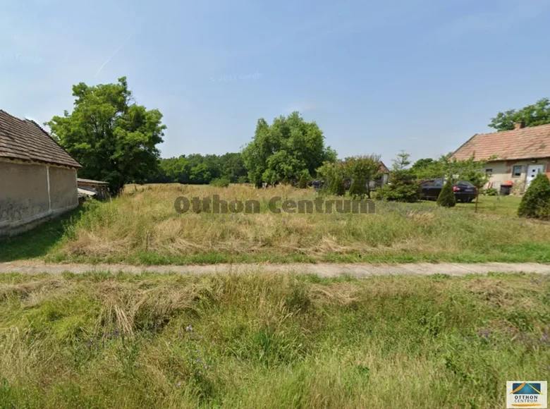 Land 2 768 m² Mike, Hungary