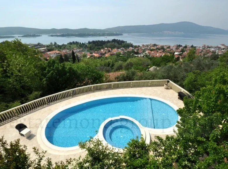 Villa 6 habitaciones 350 m² Tivat, Montenegro