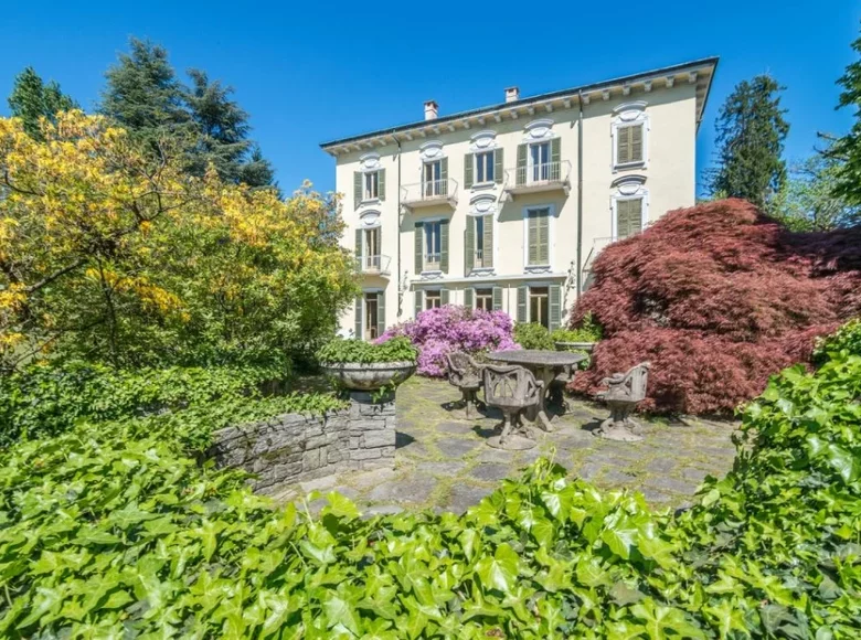 Villa 1 500 m² Casciago, Italy