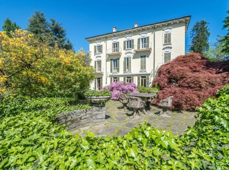 Villa 1 500 m² Casciago, Italy