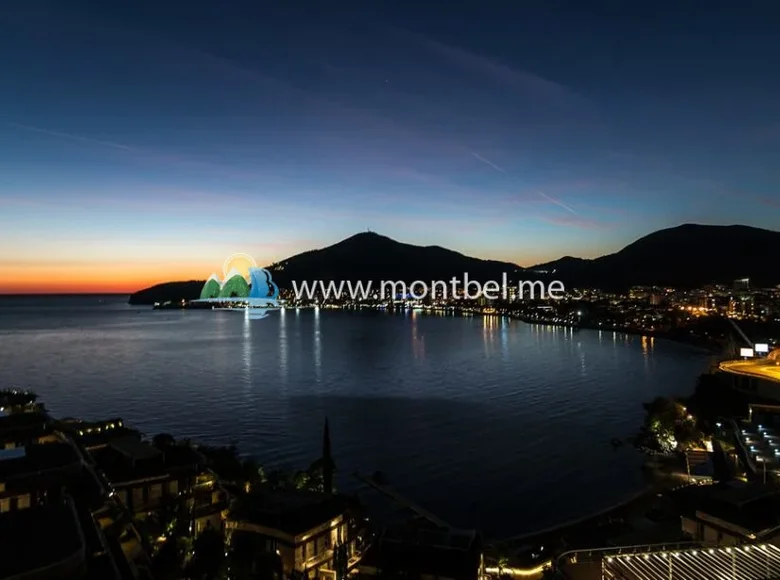 2 bedroom apartment 83 m² Rafailovici, Montenegro