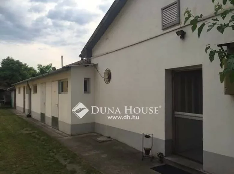 Commercial property 280 m² in Lajosmizse, Hungary