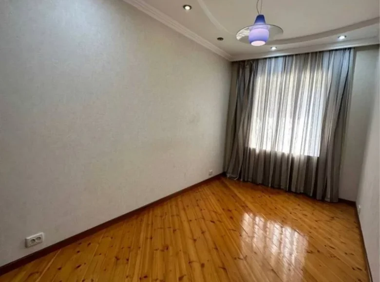 Kvartira 4 xonalar 102 m² Toshkentda