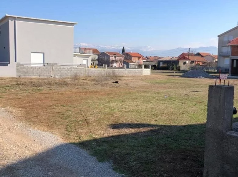 Atterrir  Podgorica, Monténégro
