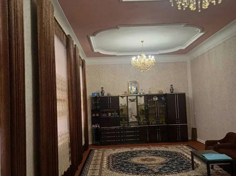 Uy 9 xonalar 750 m² Samarqandda