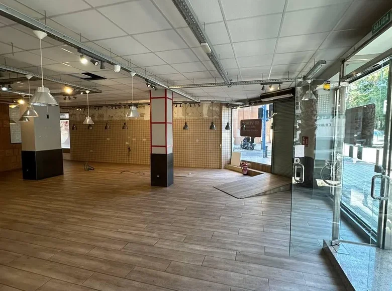 Commercial property 246 m² in Alicante, Spain