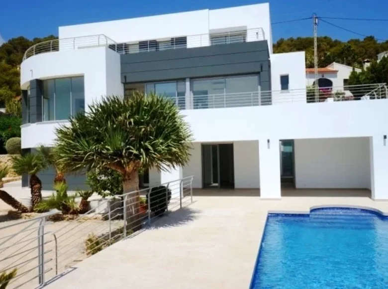 4 bedroom Villa 240 m² Calp, Spain