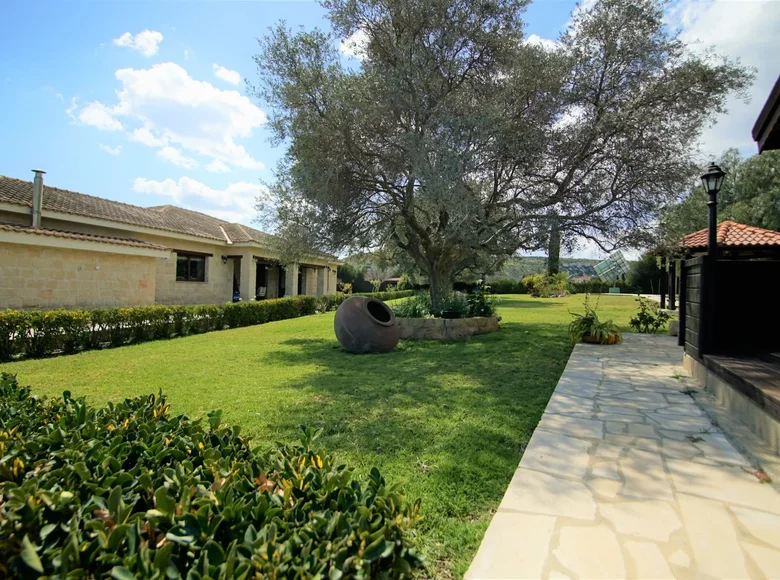Maison 4 chambres 350 m² Koinoteta Mones Lemesou, Chypre