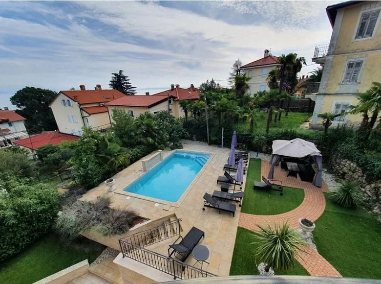 Hotel 600 m² in Lovran, Croatia