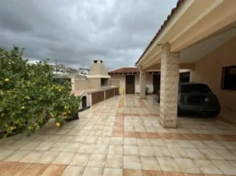 4 bedroom Villa  Agios Athanasios, Cyprus