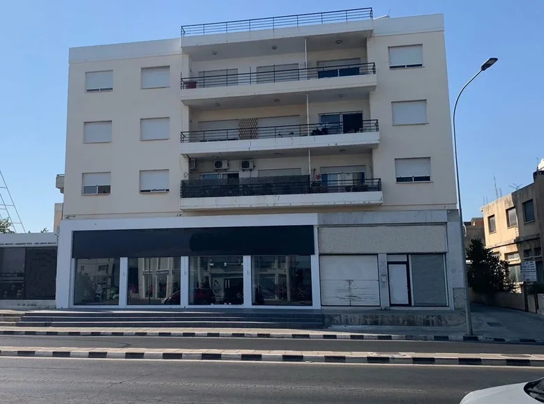 Commercial property 1 300 m² in Kato Polemidia, Cyprus