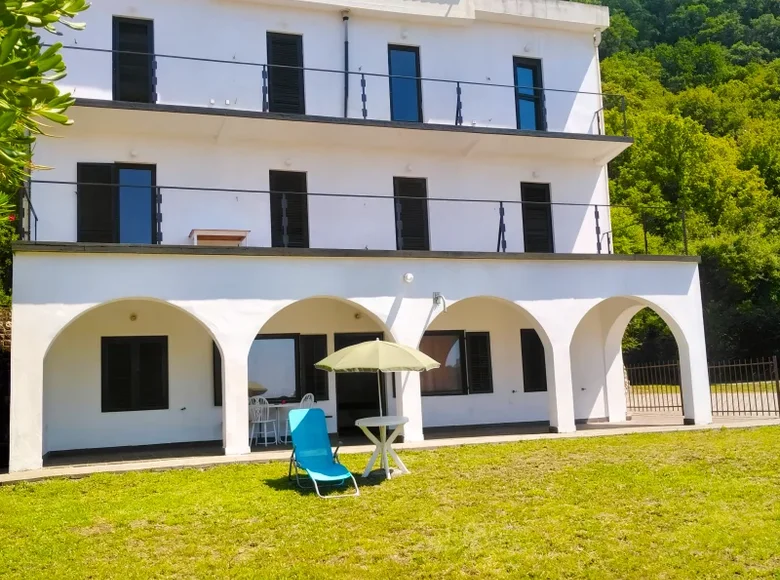 House 12 bedrooms 480 m² Petrovac, Montenegro