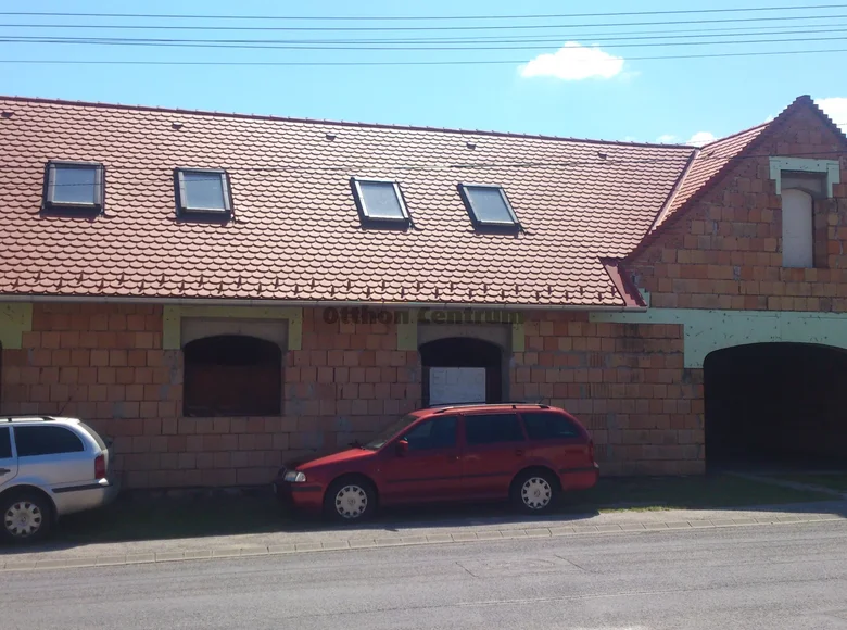 8 room house 303 m² Paloznak, Hungary