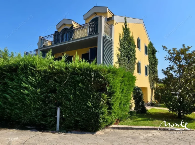 Villa de tres dormitorios 160 m² Budva, Montenegro