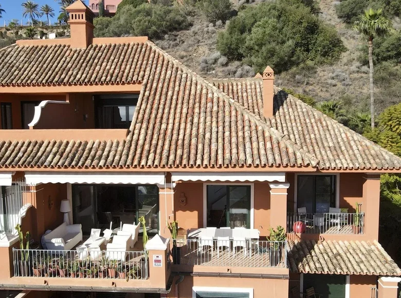 Mieszkanie 3 pokoi 200 m² Benahavis, Hiszpania