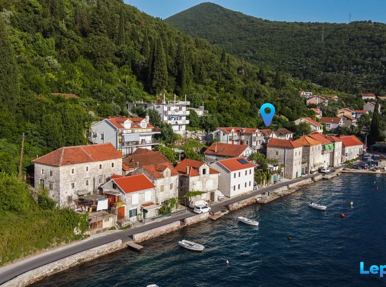 Villa de 4 dormitorios 144 m² Lepetane, Montenegro