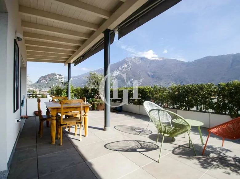 Penthouse 3 bedrooms 177 m² Sant Alessandro, Italy
