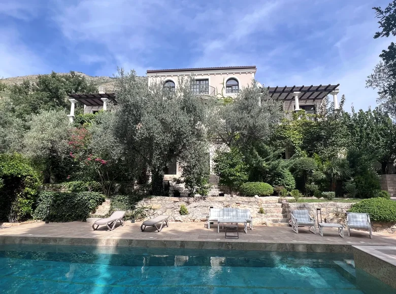 Villa 10 zimmer 550 m² Katun Rezevici, Montenegro