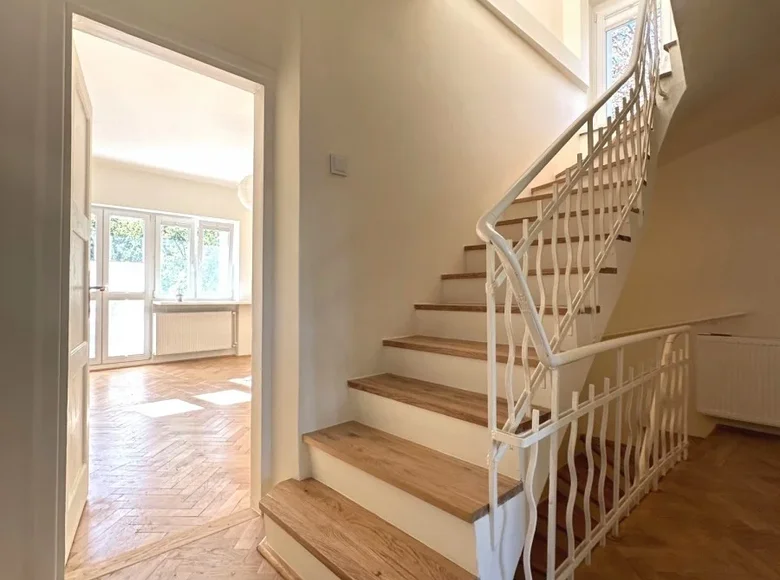 5 room apartment 99 m² in Warsaw, Poland