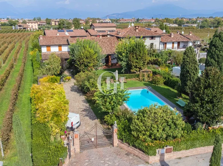 5 bedroom apartment 446 m² Sirmione, Italy