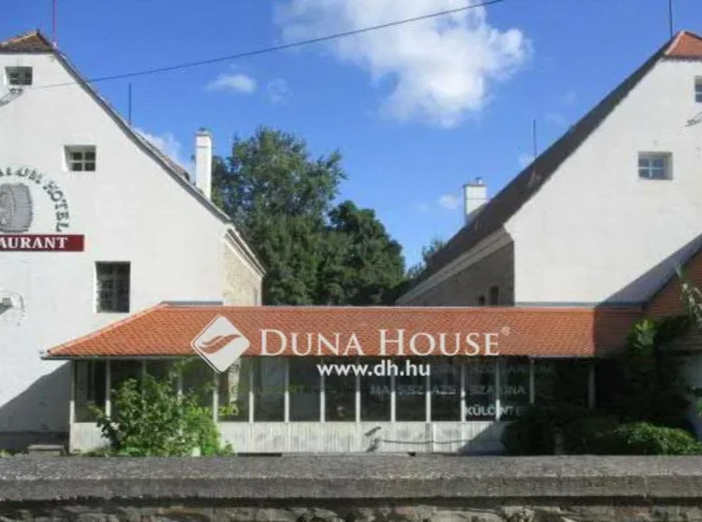 House 1 043 m² Tata, Hungary