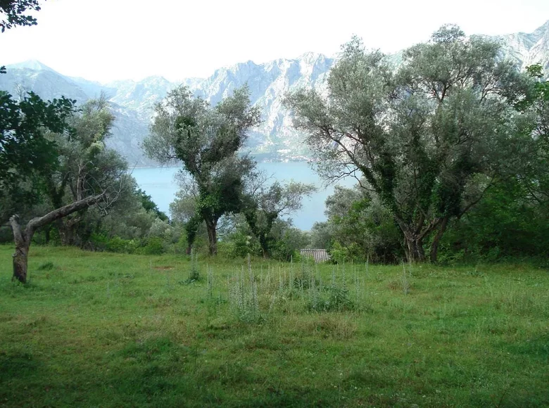 Land 2 836 m² Dobrota, Montenegro