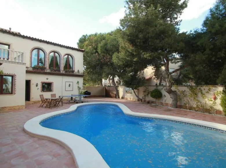 5 bedroom house 250 m² Torrevieja, Spain