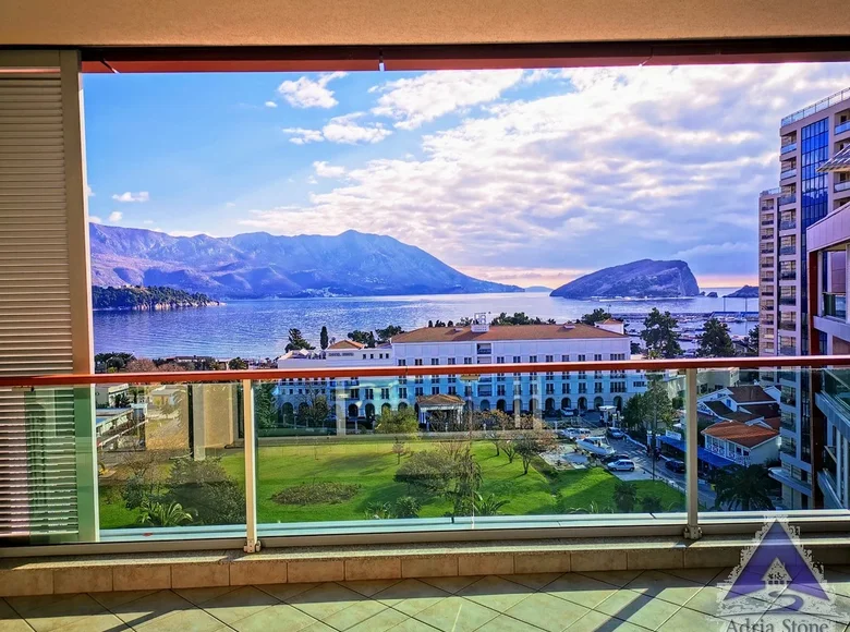 2 bedroom apartment 105 m² Budva, Montenegro