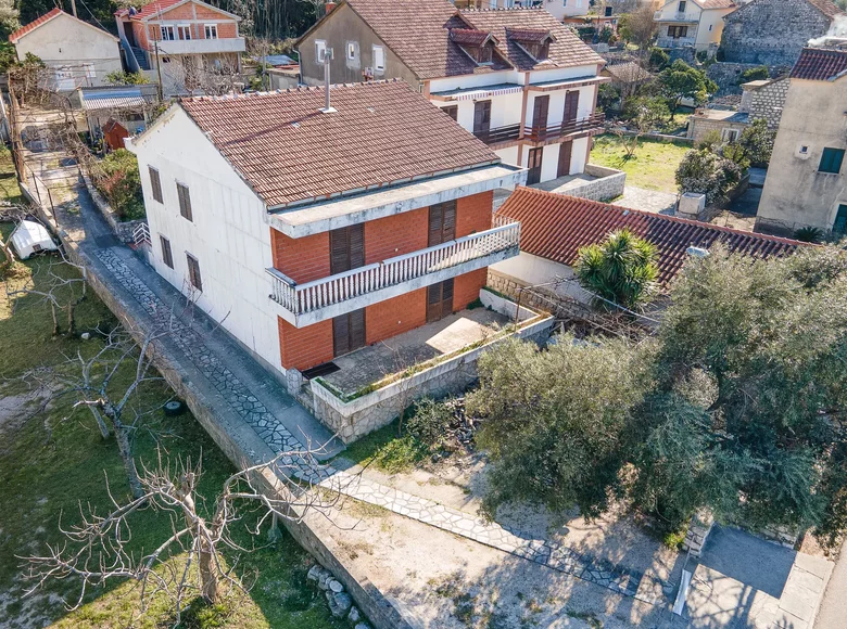 Dom  Stoliv, Czarnogóra