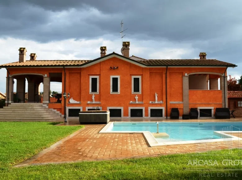 4 bedroom Villa 330 m² Rome, Italy