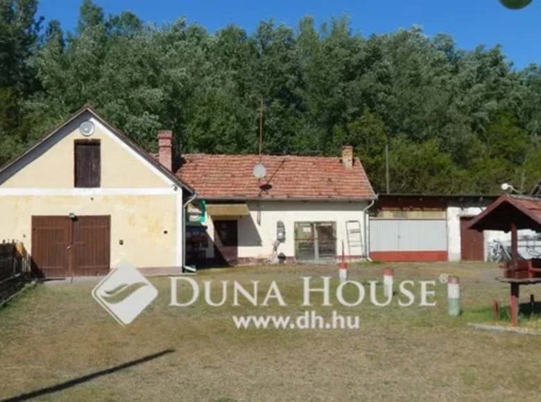 Cottage 300 m² Csemo, Hungary
