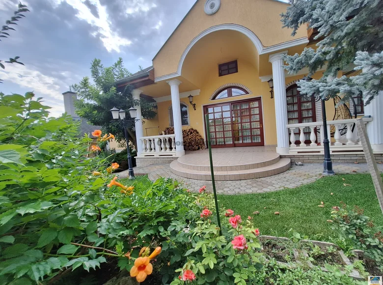 7 room house 302 m² Goedoello, Hungary