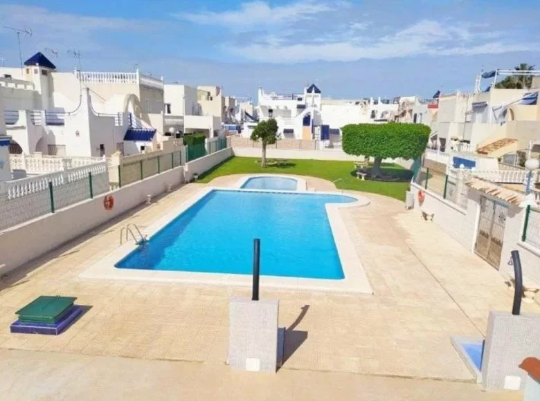 Dúplex 3 habitaciones 90 m² Torrevieja, España