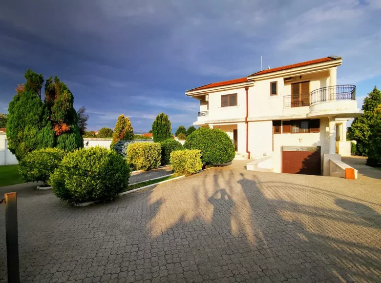 Villa 4 chambres 320 m² Podgorica, Monténégro