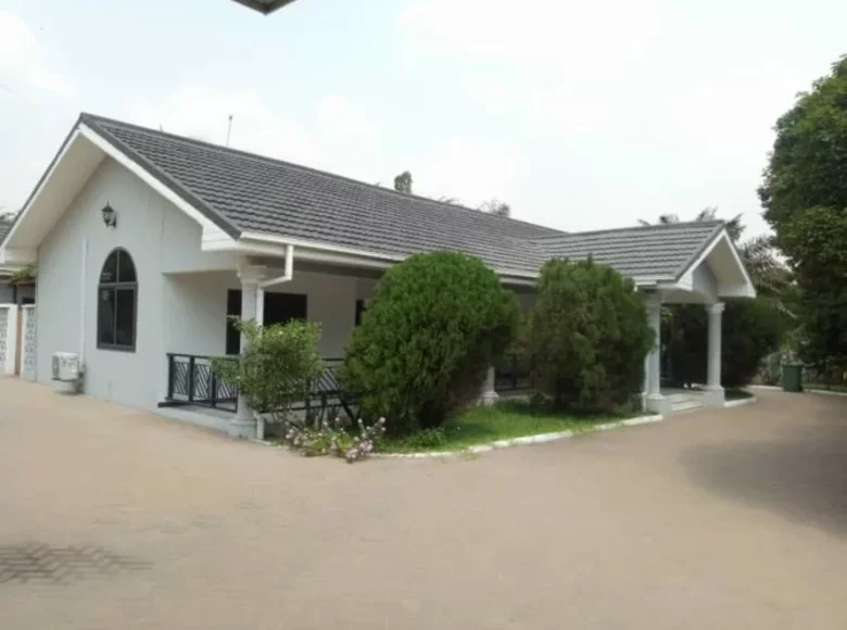 Dom 4 pokoi  Akra, Ghana
