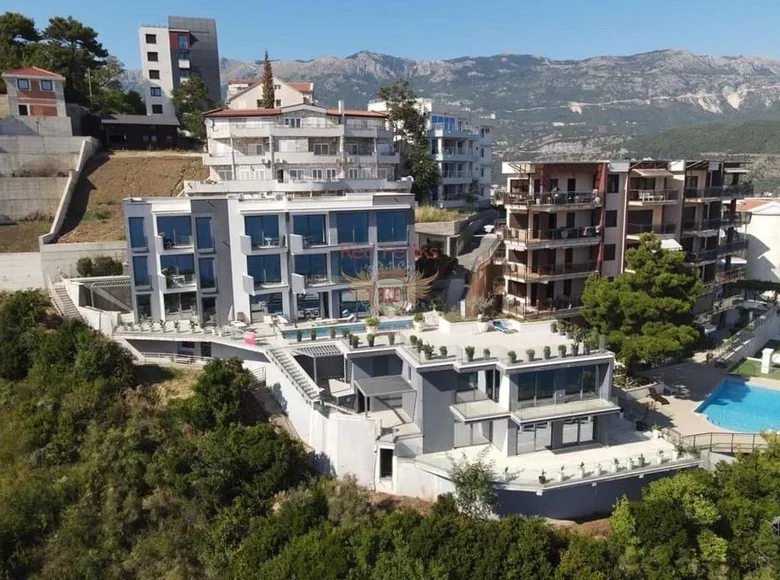 Casa 6 habitaciones 360 m² Budva, Montenegro