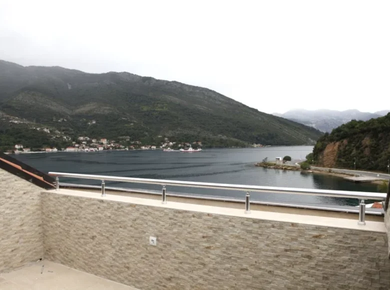 Haus 4 Schlafzimmer 250 m² Lepetane, Montenegro