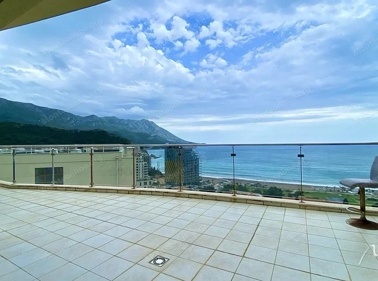 Mieszkanie 3 pokoi 236 m² Budva, Czarnogóra