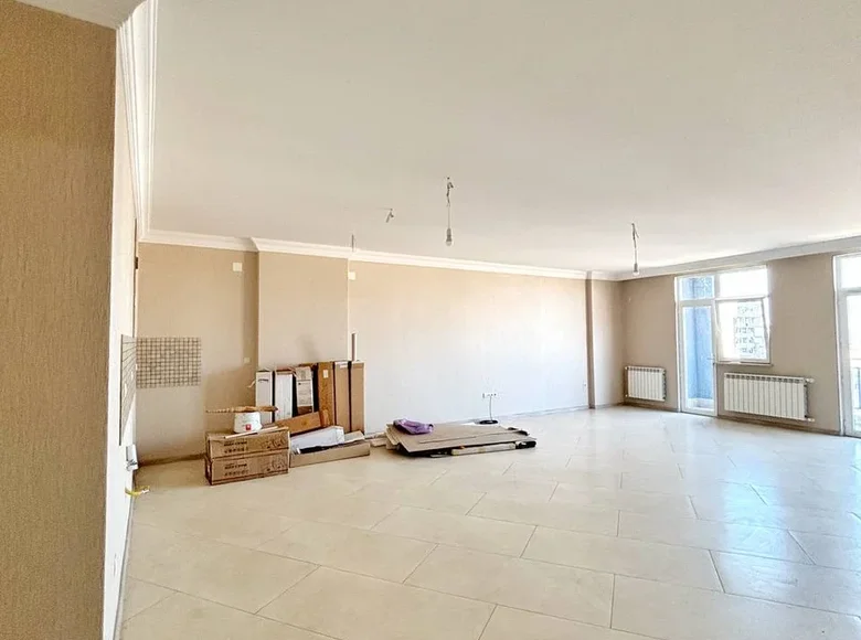 3 bedroom apartment 181 m² Batumi, Georgia