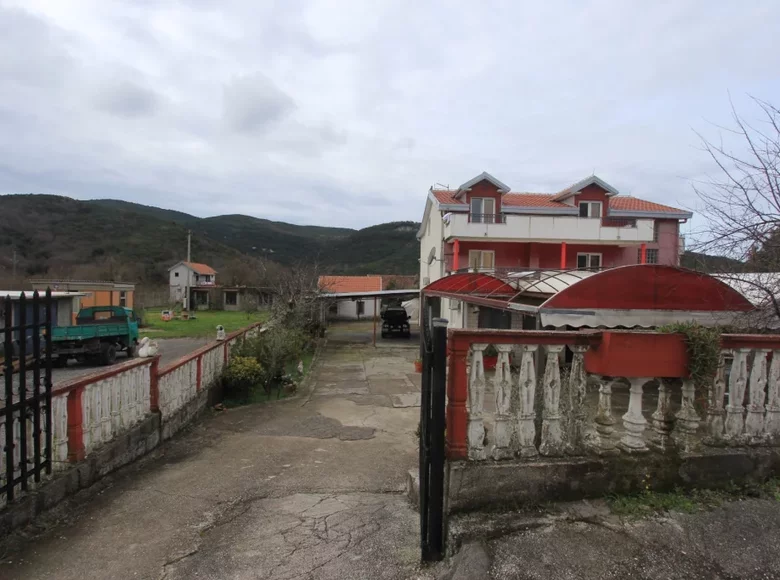 Casa 5 habitaciones 800 m² Pelinovo, Montenegro