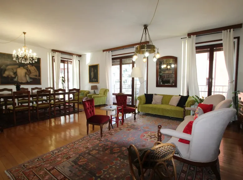 Квартира 4 спальни 220 м² Милан, Италия