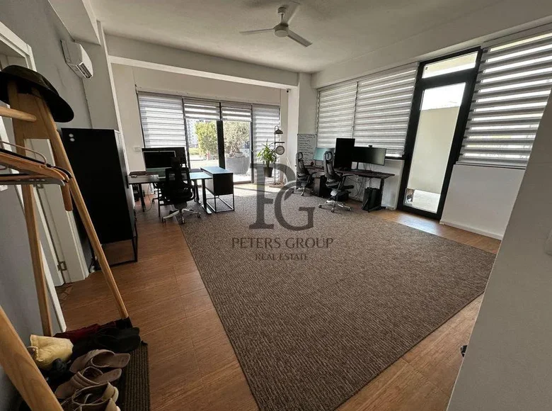 Office 82 m² in Bar, Montenegro