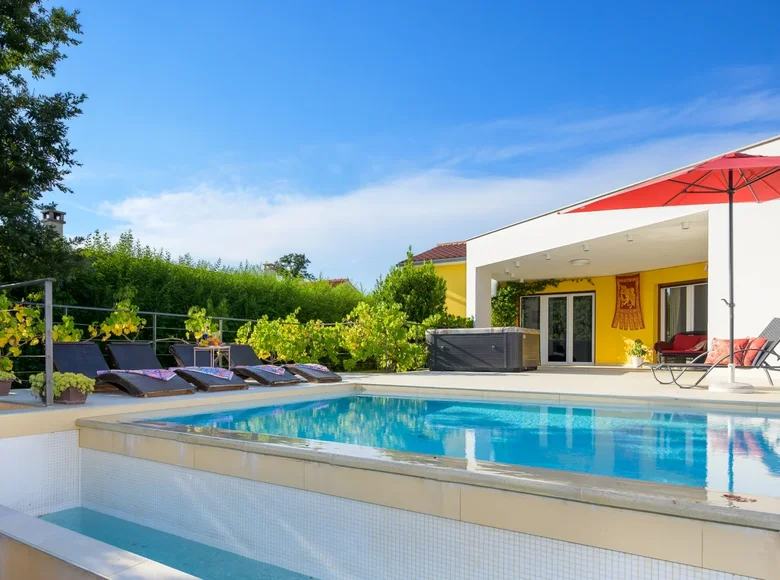 Villa de tres dormitorios  Pola, Croacia