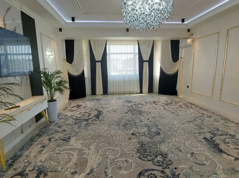 Kvartira 4 xonalar 140 m² Samarqandda