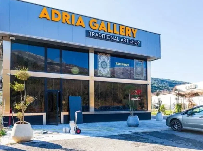 Propiedad comercial 615 m² en Radanovici, Montenegro