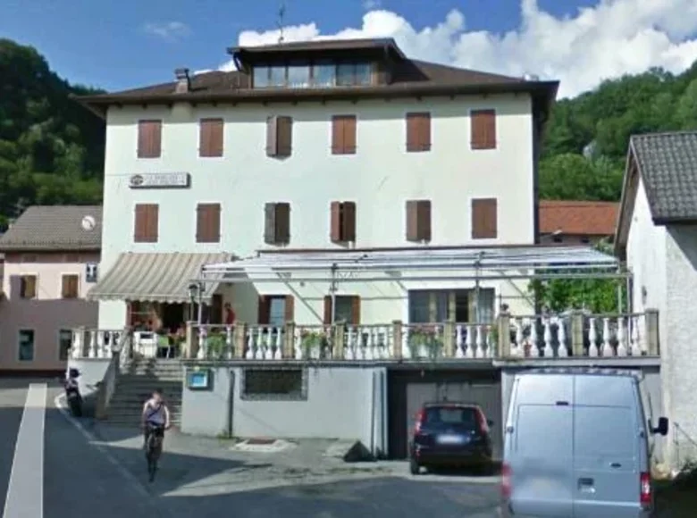 Hotel 700 m² en Terni, Italia