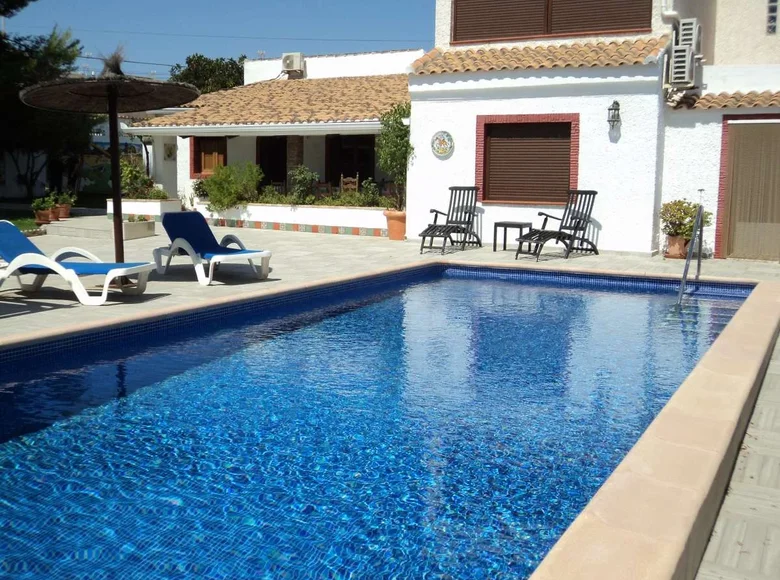 Villa 9 bedrooms 221 m² Orihuela, Spain