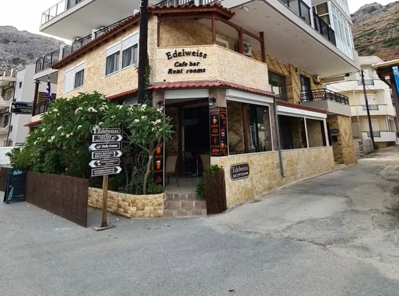 Commercial property 272 m² in Sarakinos, Greece